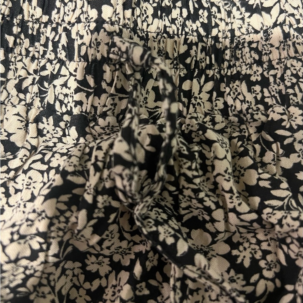 Flowy Cute Japan 100% Rayon High-Waisted Black Floral Mini Skirt Sz Small - Picture 2 of 5